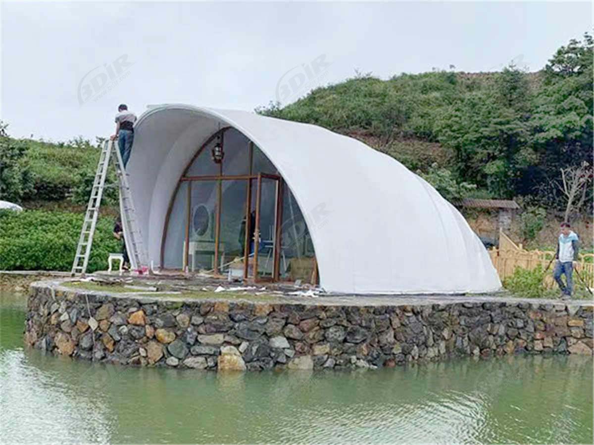 Tenda Hotel Mewah Kepompong Tepi Danau Yang Indah