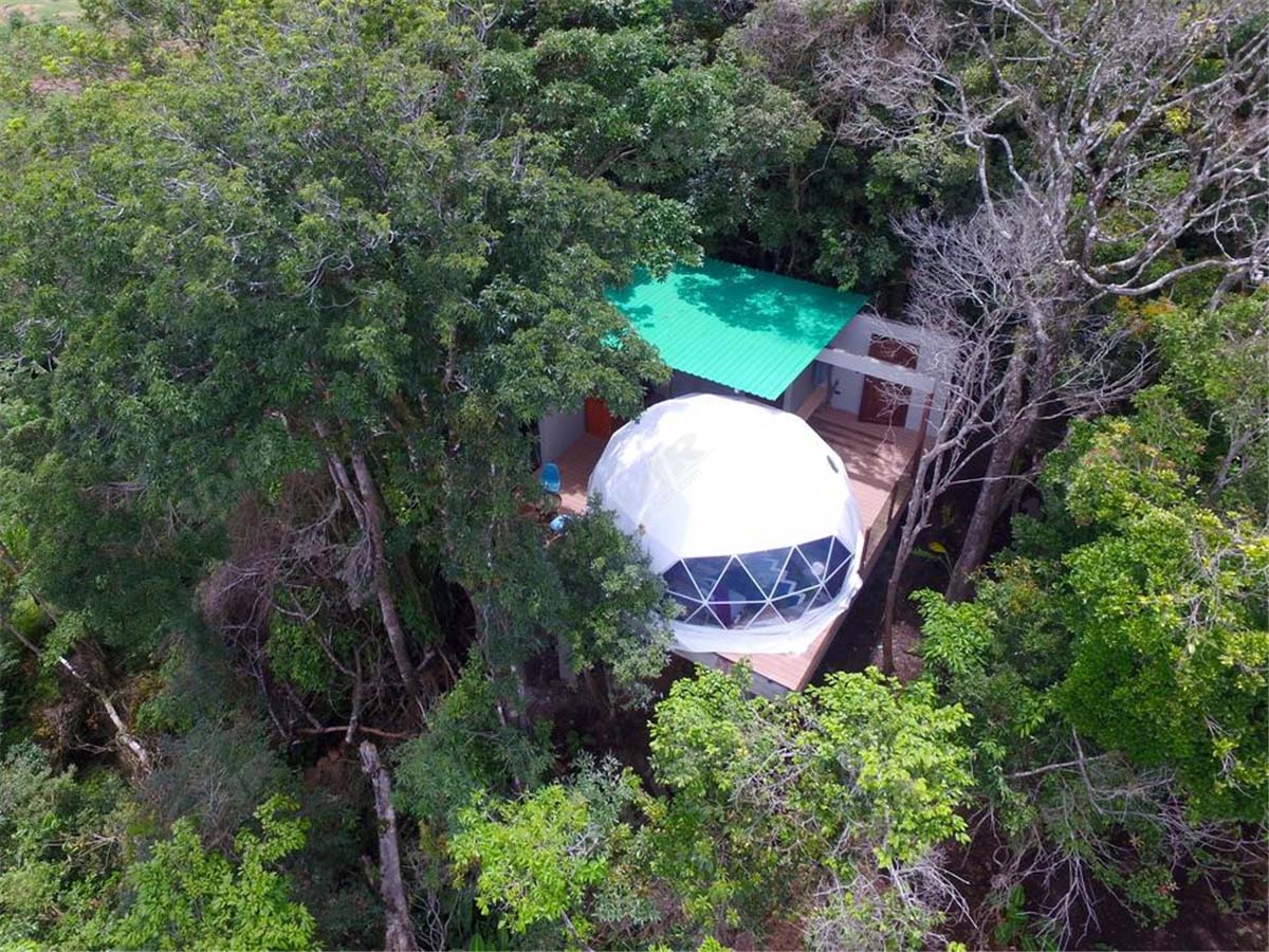 Experiência Única em Monteverde Glamping com 6 Cúpulas Geodésicas