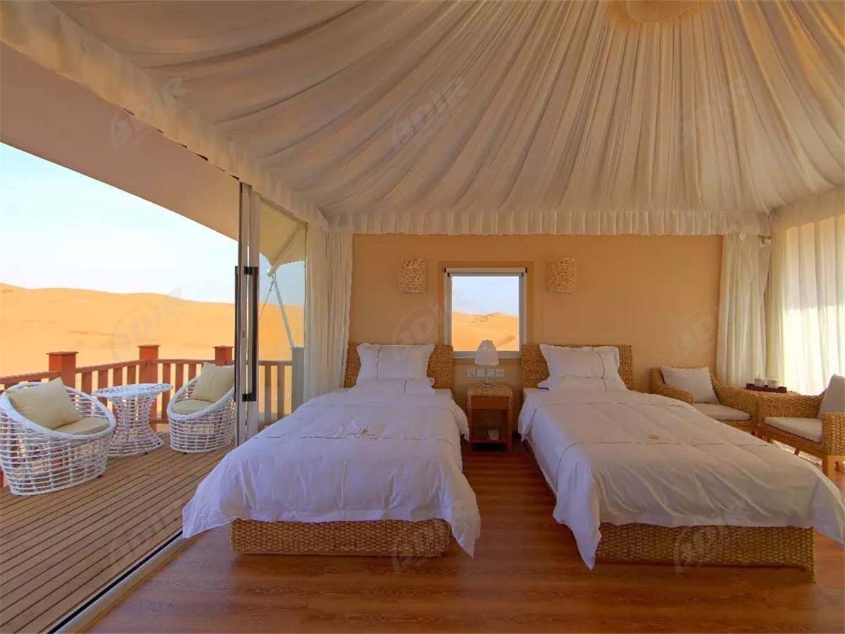 โรงแรมเต็นท์ระดับห้าดาว, เต๊นท์ตั้งแคมป์กลางทะเลทราย - ค่ายโอมานทะเลทรายกลางคืน