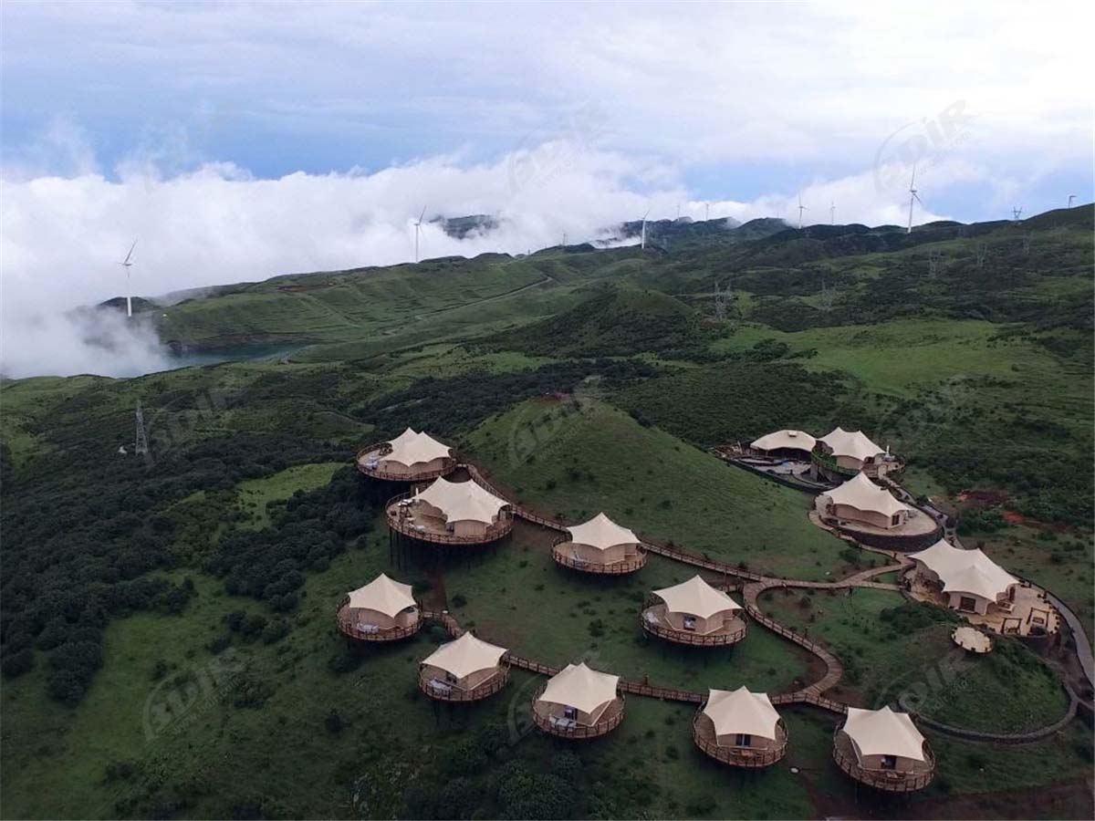 Casa di Tende Eco-Friendly per L'Alloggio in Resort Sostenibile Nella Prateria - Guizhou, Cina