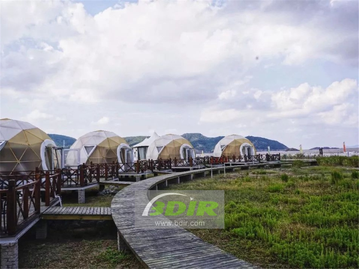 Geodesic Dome Tent Villa Dirancang dan Dibangun untuk Resor Pantai Pulau