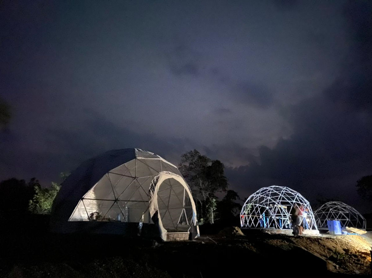 4 Geodätische Kuppelzelte Mit Einem Durchmesser von 5M, Ein Exquisiter Kuppelgarten, Gebaut von BDiR Für Kambodscha