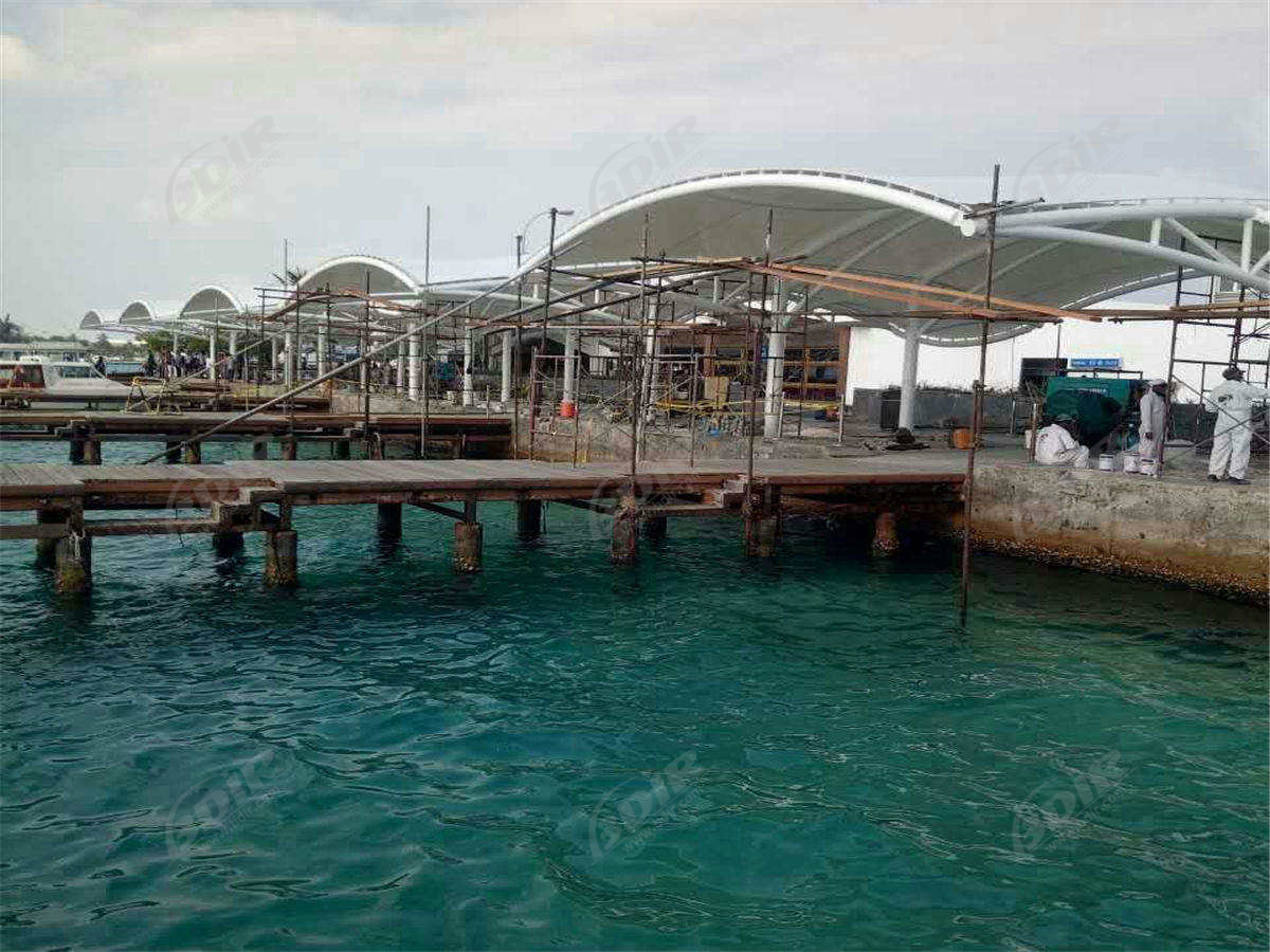 Structure en Tissu Tendu pour le Terminal Ferry, la Jetée et la Marina du Secteur Riverain - Maldives